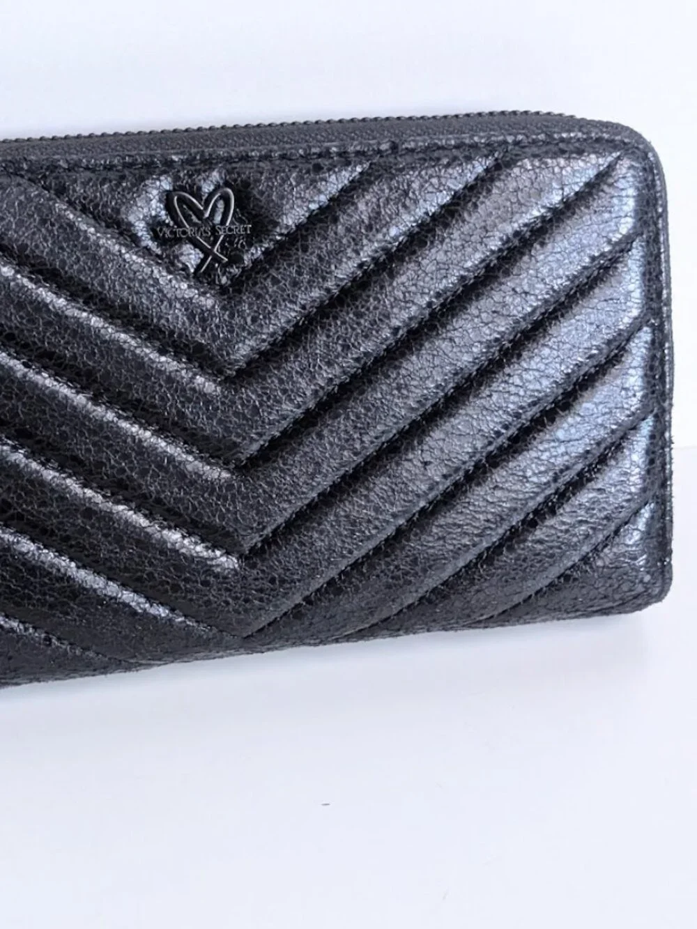 Black Victoria’s Secret Patent Crackled Leather Wallet - Picture 3 of 15